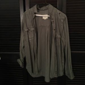 American Eagle Button Up